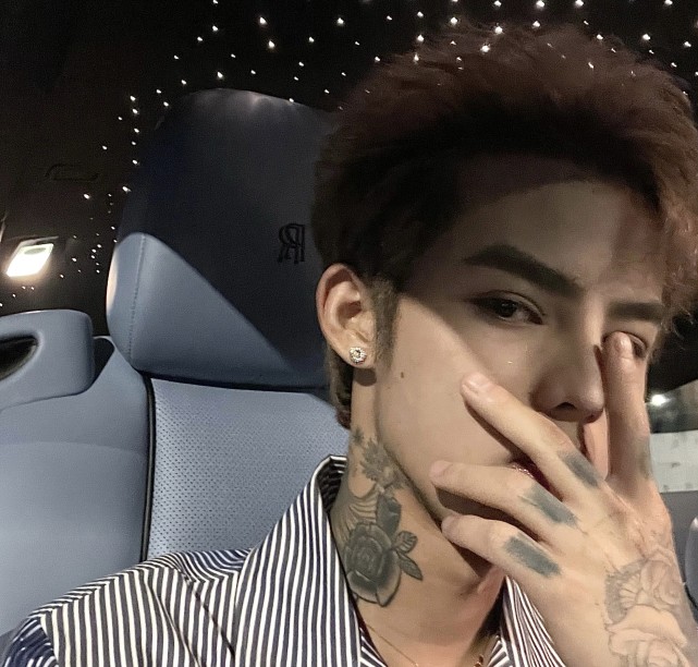 原创殷世航晒与何婧婧分手后的日记何婧婧发文暗讽殷世航为利益不择