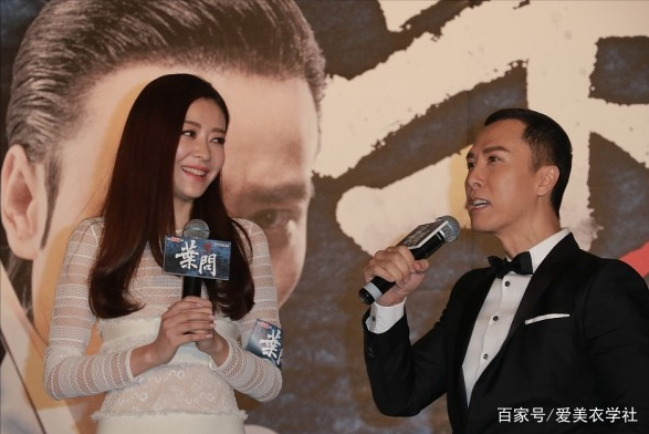 好身材|熊黛林为《叶问三》宣传，紧身白裙近乎“透视”，好身材尽收眼底