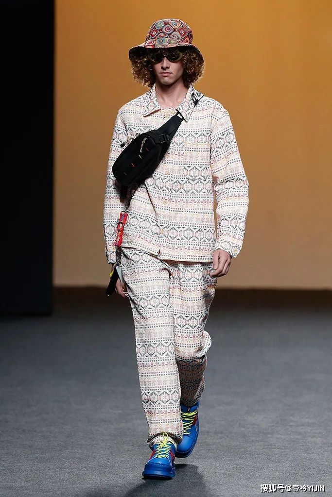 品牌|这年头，连狗都要做个时尚圈的「局外人」