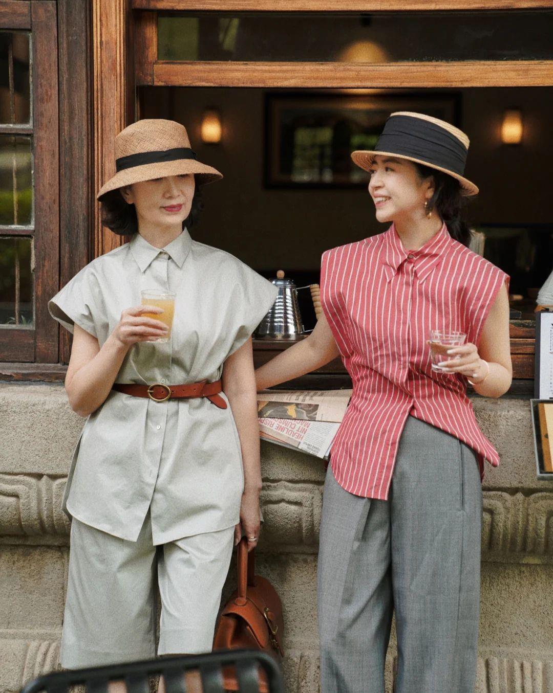 白色|五六十岁的女人，可以多穿这3个“亮丽色”，优雅减龄还衬肤色