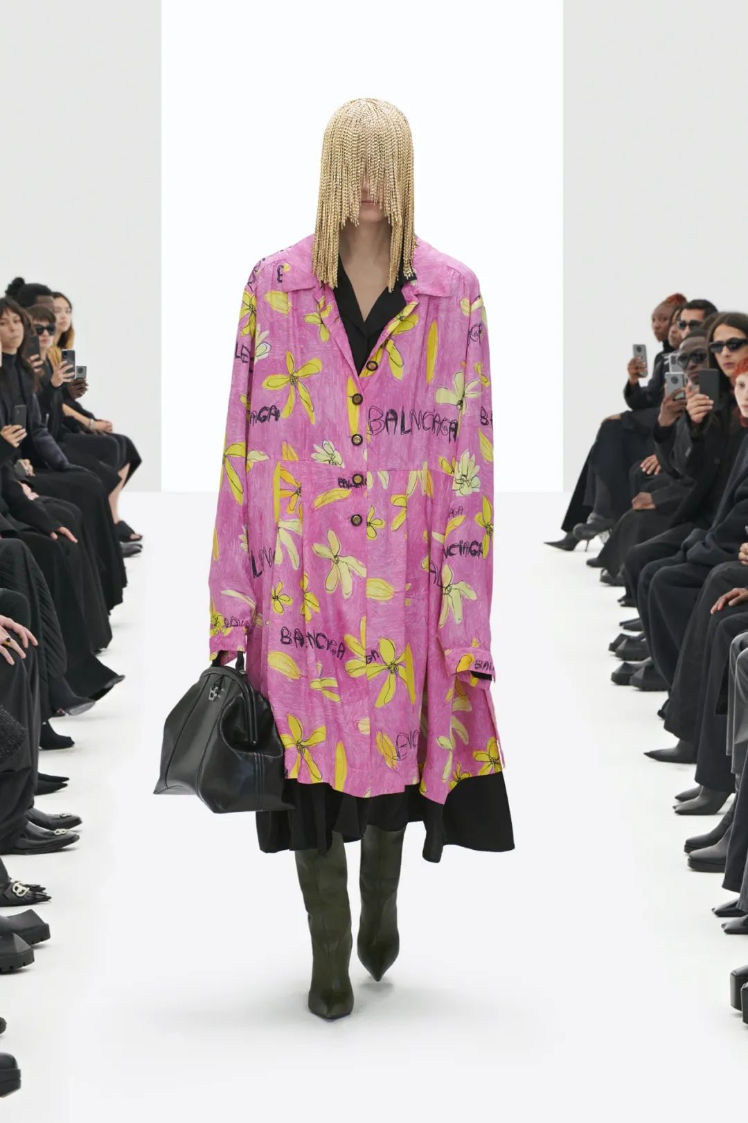 个性|你的肩膀可以有多酷？Balenciaga2022春夏成衣