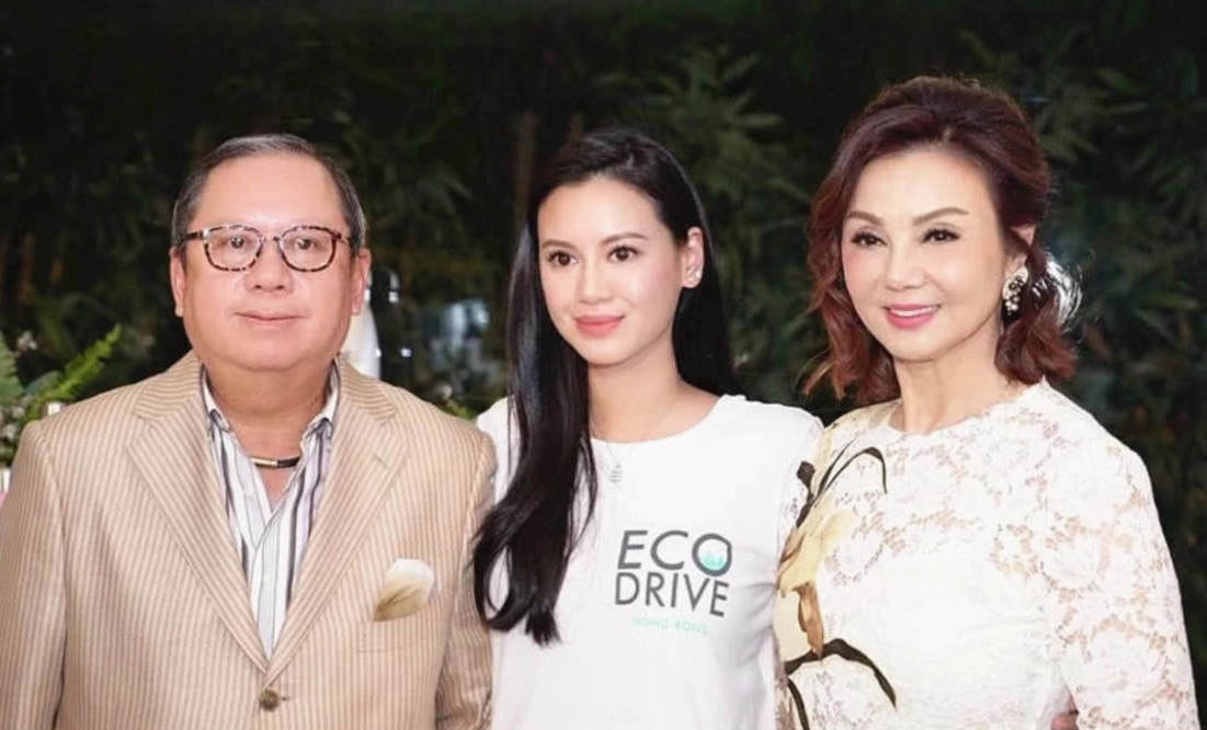 徐濠萦|徐子淇携夫参加时尚派对，戴大发箍打扮似少女，徐濠萦染金发抢镜