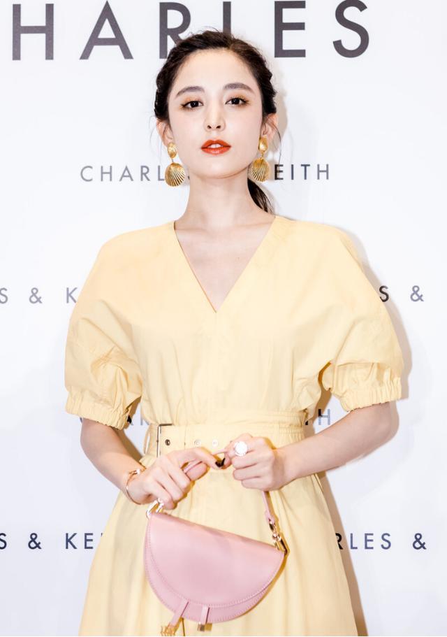 颜色|有一种“高级颜值”叫古力娜扎，这么日常的裙子，她也能当礼服穿