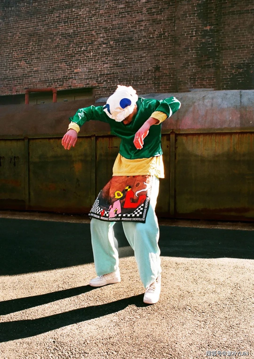 品牌|这年头，连狗都要做个时尚圈的「局外人」