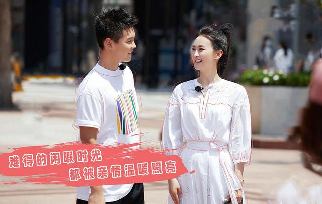 设计|王艳罕见携子上综艺，47岁扎马尾像女团，15岁儿子颜值大变样