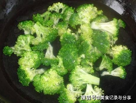 食材|喜欢干锅的吃货有口福了，在家自制干锅鸡，料足成本低，超过瘾