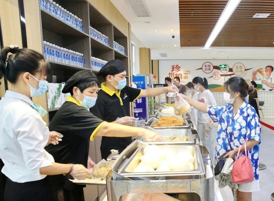 人员|常德市第四人民医院南区食堂免费为抗疫一线人员提供爱心早餐