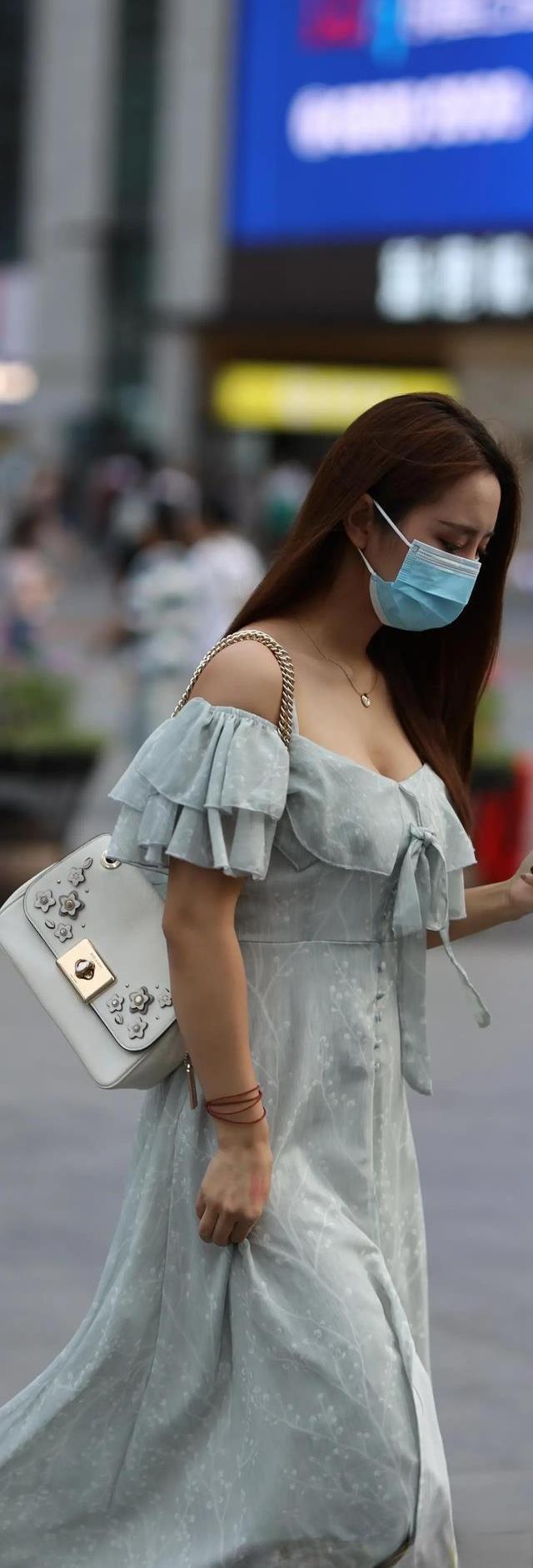 高跟鞋|青春朝气的连衣裙装扮更显别样的韵味，时尚女生都喜欢，活力满满