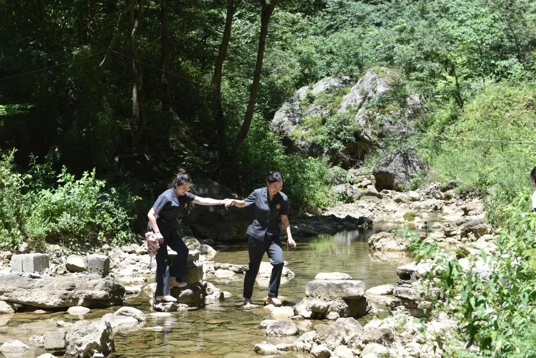 总有人翻山越岭为你而来丨 天平杯 随手拍 大赛作品展播 阴条岭