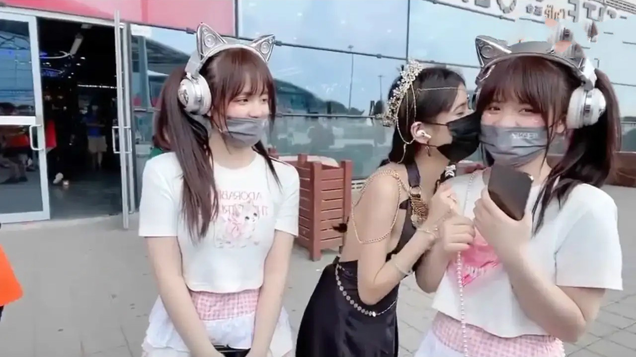 事情|狗头萝莉现身CJ现场，疑似“漏点”引发热议，本人称：虚假消息