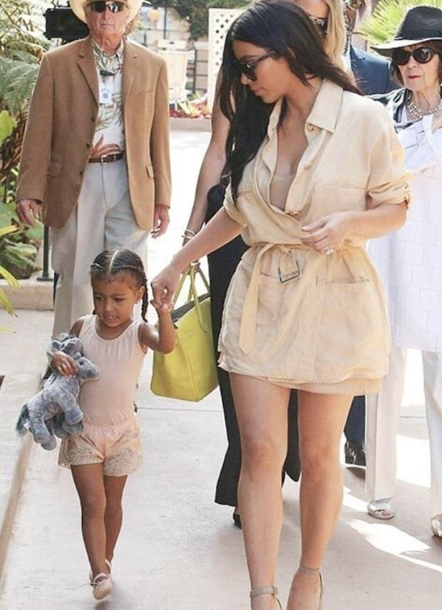 家族|除了丰臀巨乳，卡戴珊家的亲子穿搭值得一看
