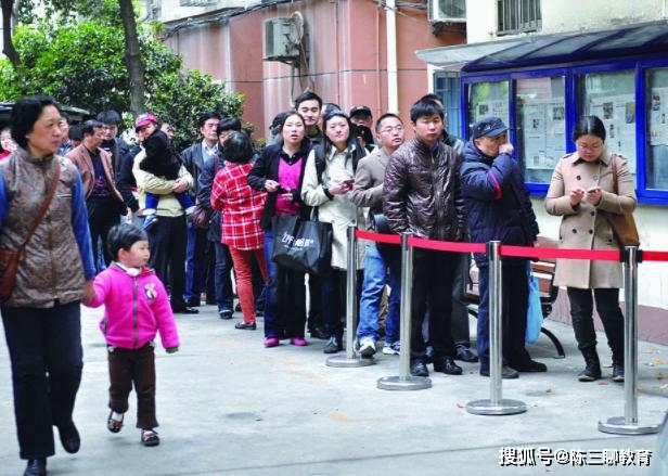 家长|幼儿园将推出“托管服务”，还有更严峻的问题出现，家长欲哭无泪