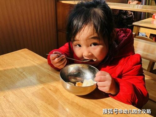 睡眠|幼儿园新小班开学在即，入园焦虑可不只是哭闹哟！新手爸妈别紧张