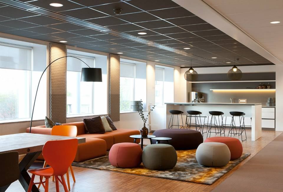 轻松易筑|将办公室一角装修成咖啡馆的样子,营造惬意的休闲氛围