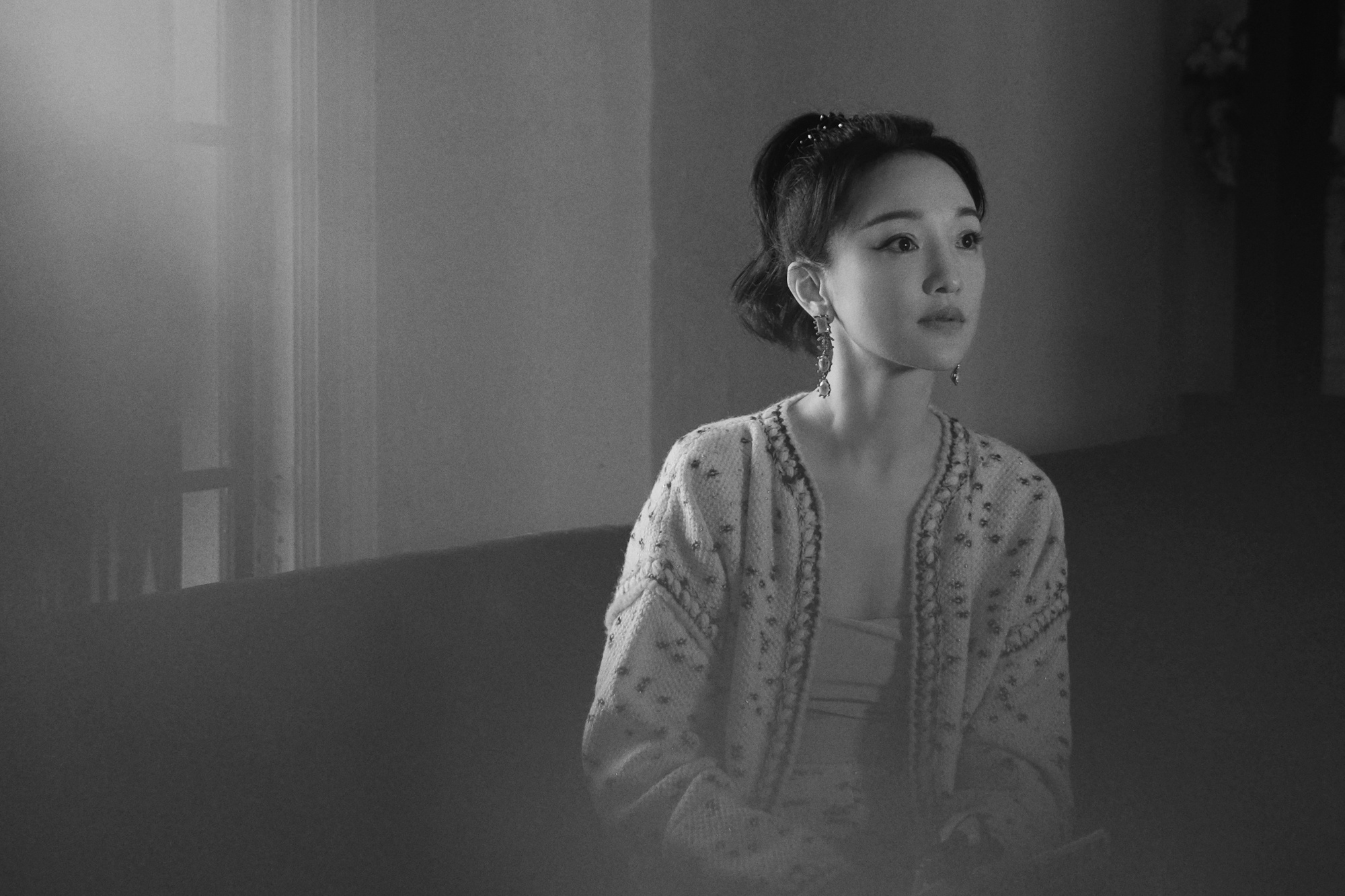 闺秀|周迅解锁“保暖裤”新穿法，配香风装个性又别致，原来还能这么玩