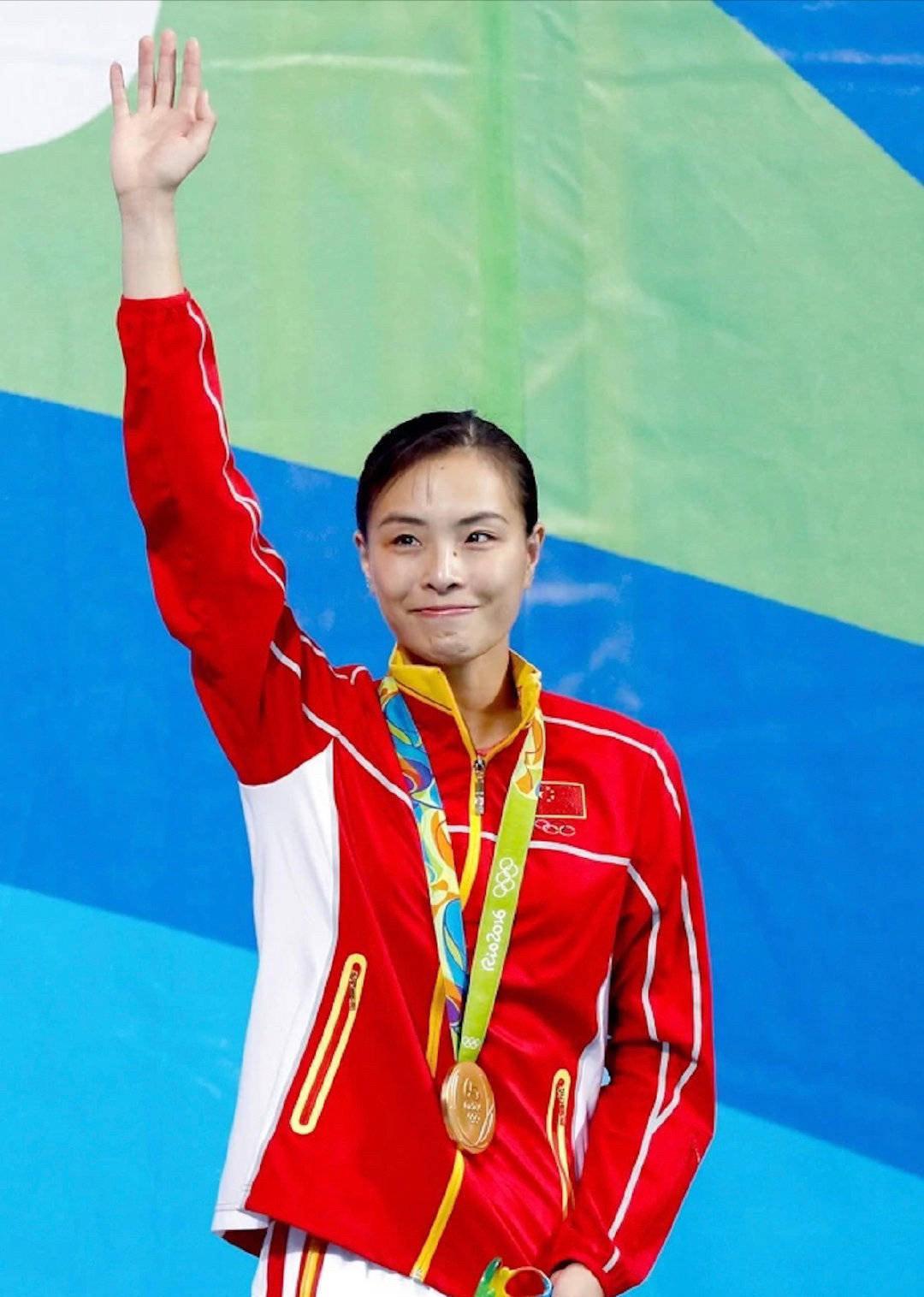 我国|恭喜！吴敏霞官宣怀二胎，晒出一家三口合影庆祝