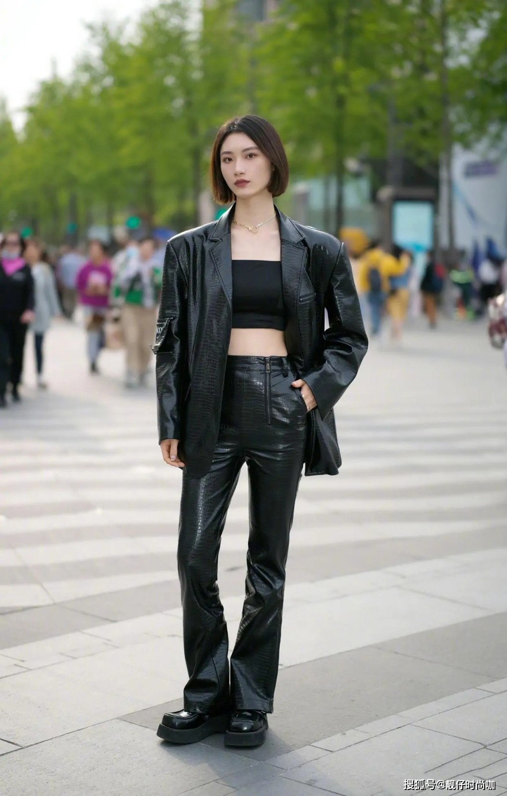 场合|“阔腿裤”穿出女性时髦感，适合各种场合，遮赘肉与无形