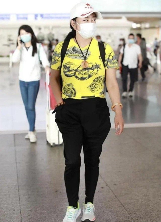 效果|谁说女人到了一定年龄就又老又丑？刘晓庆第一个不服，68岁照样美