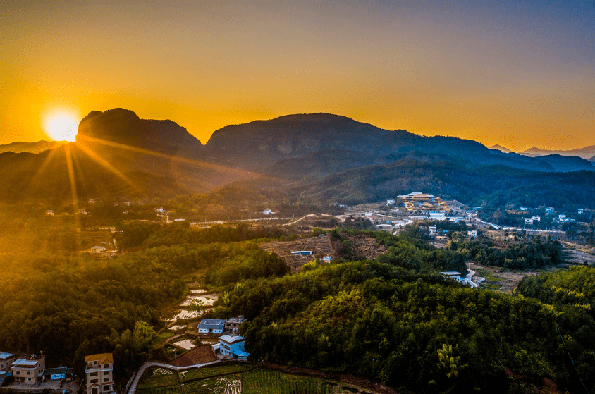 原创广东东北部山区竟藏着座世界第一天然大佛横跨2省却鲜有人知