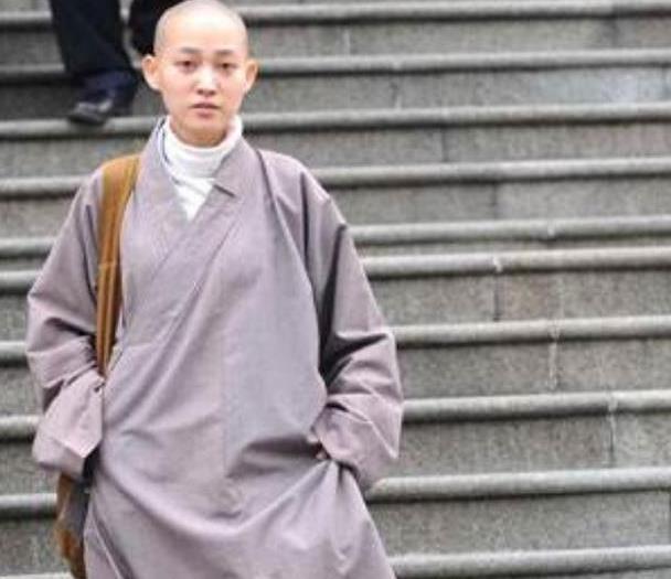 因30万曾两次被母亲送精神病院的女孩现已看淡一切剃度出家(图6)