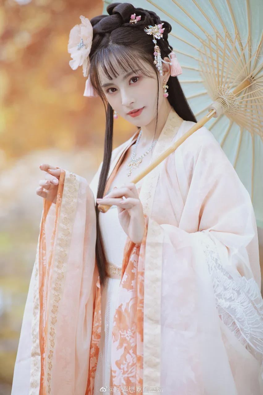 摄影|汉服小仙女：山野千里，有你欢喜