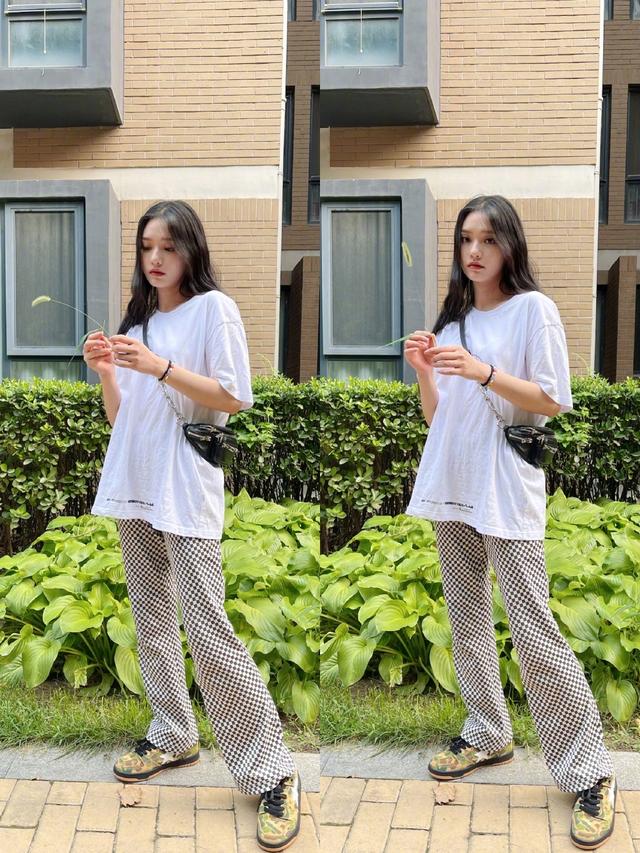 校园|星爷眼光真好，林允穿“白T+阔腿裤”扮校园女神，宛如初恋般清纯