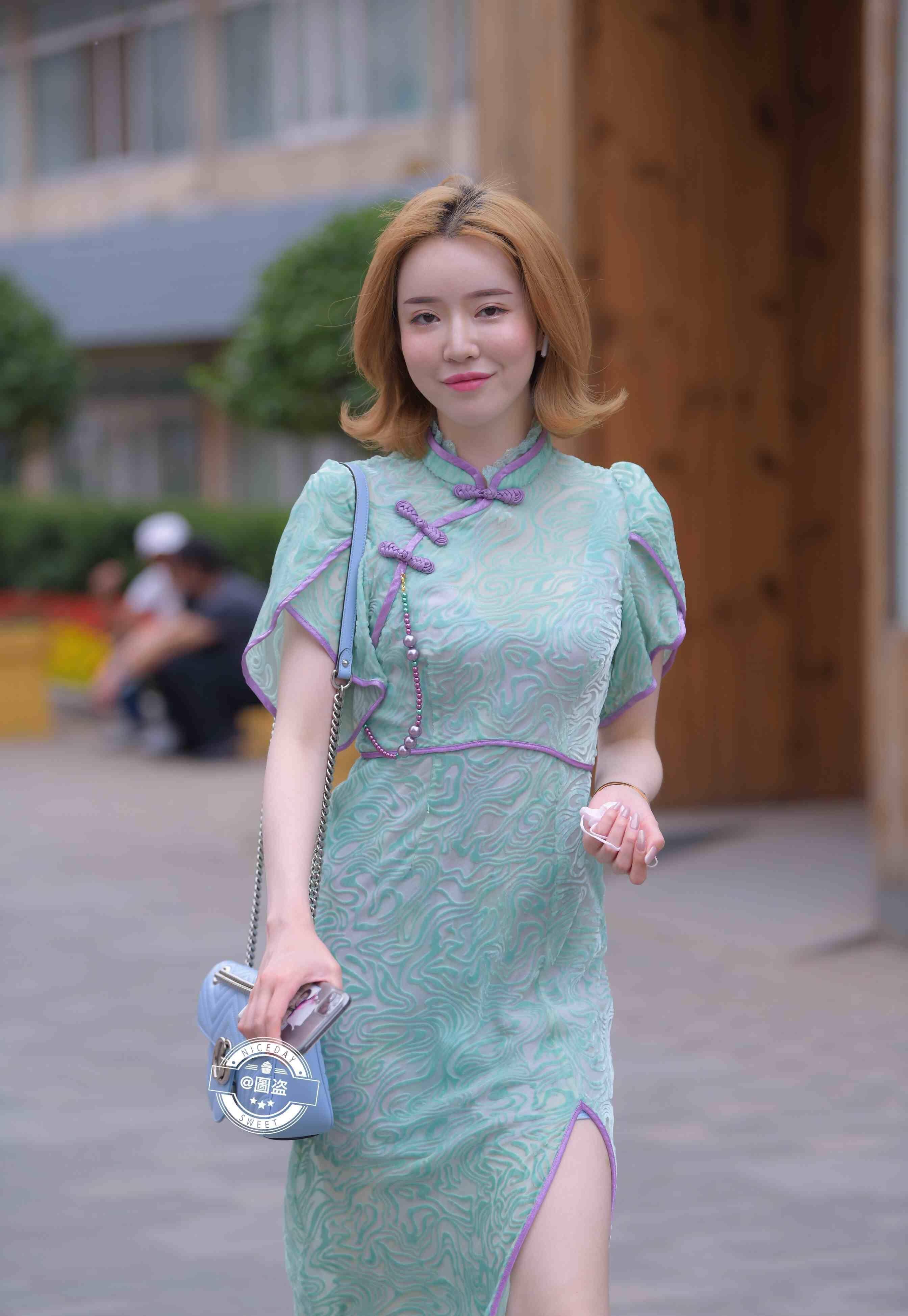 条纹|时髦百搭的连衣裙穿搭上身很自然，衬托修长的美腿，新颖时尚