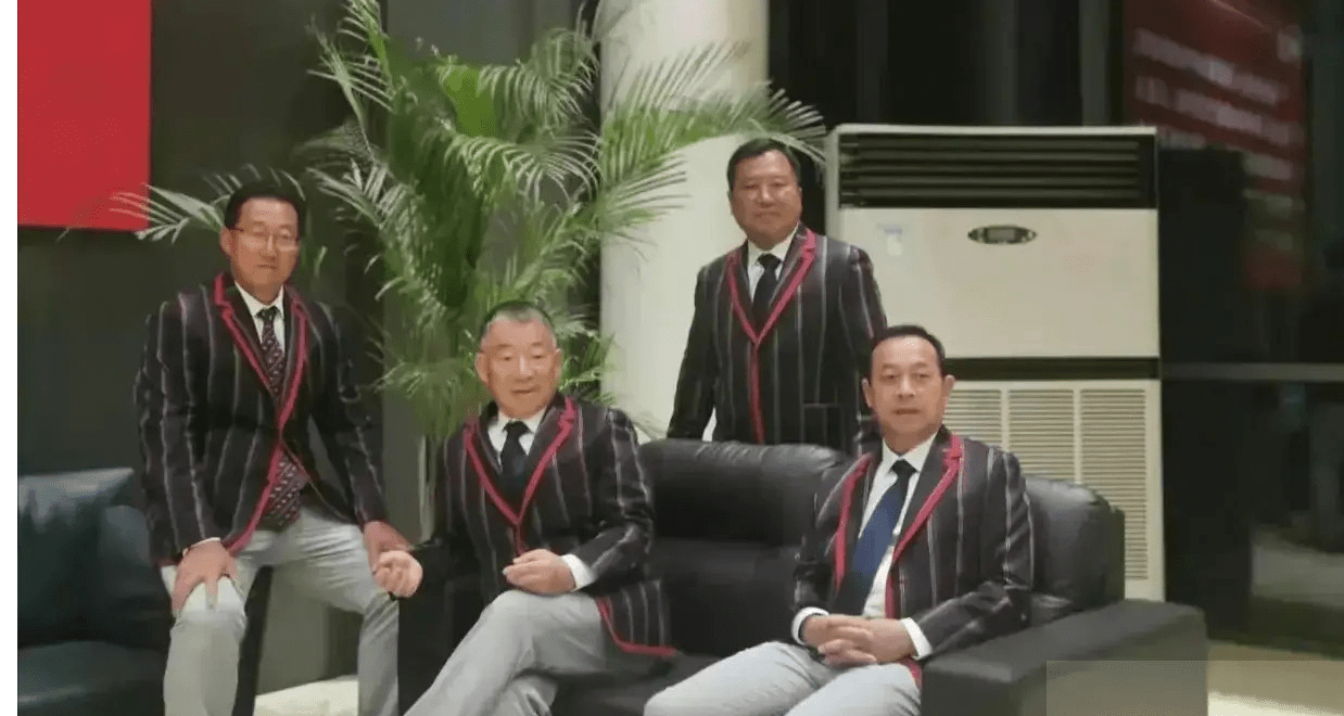 何家劲|何家劲谈奥运代表团服装，谁设计的，网友，他说出了大家的心声