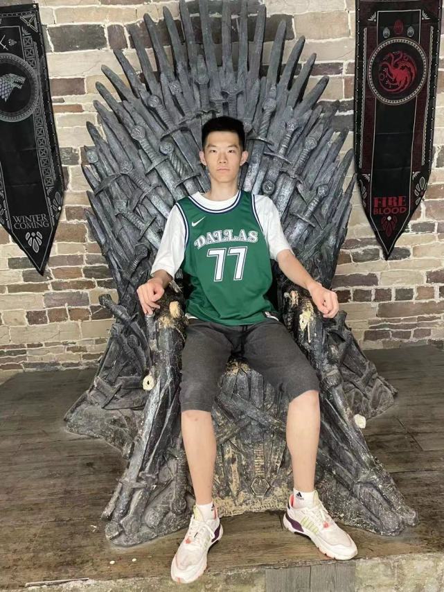 面包|出月子了？谢娜宣布喜讯后，在家做面包跟邻居分享，心情超好