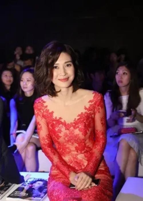 身材|“低调美人”童蕾好会穿 独特印花穿出高级感 气质优雅迷人