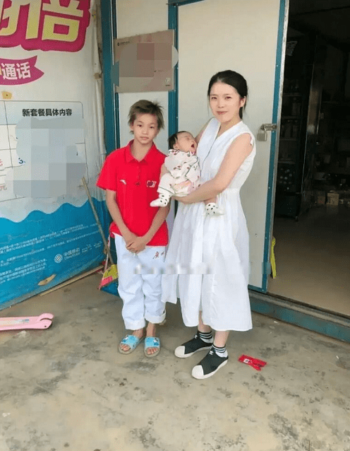 带着|全红婵的“红装”带着温度，就算是穿着简单的运动装，仍有感染力