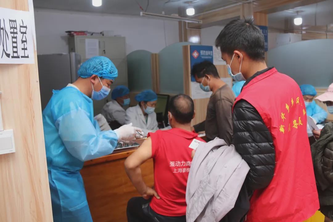 接种|腾冲新华：“90后”打疫苗，点赞党的好政策