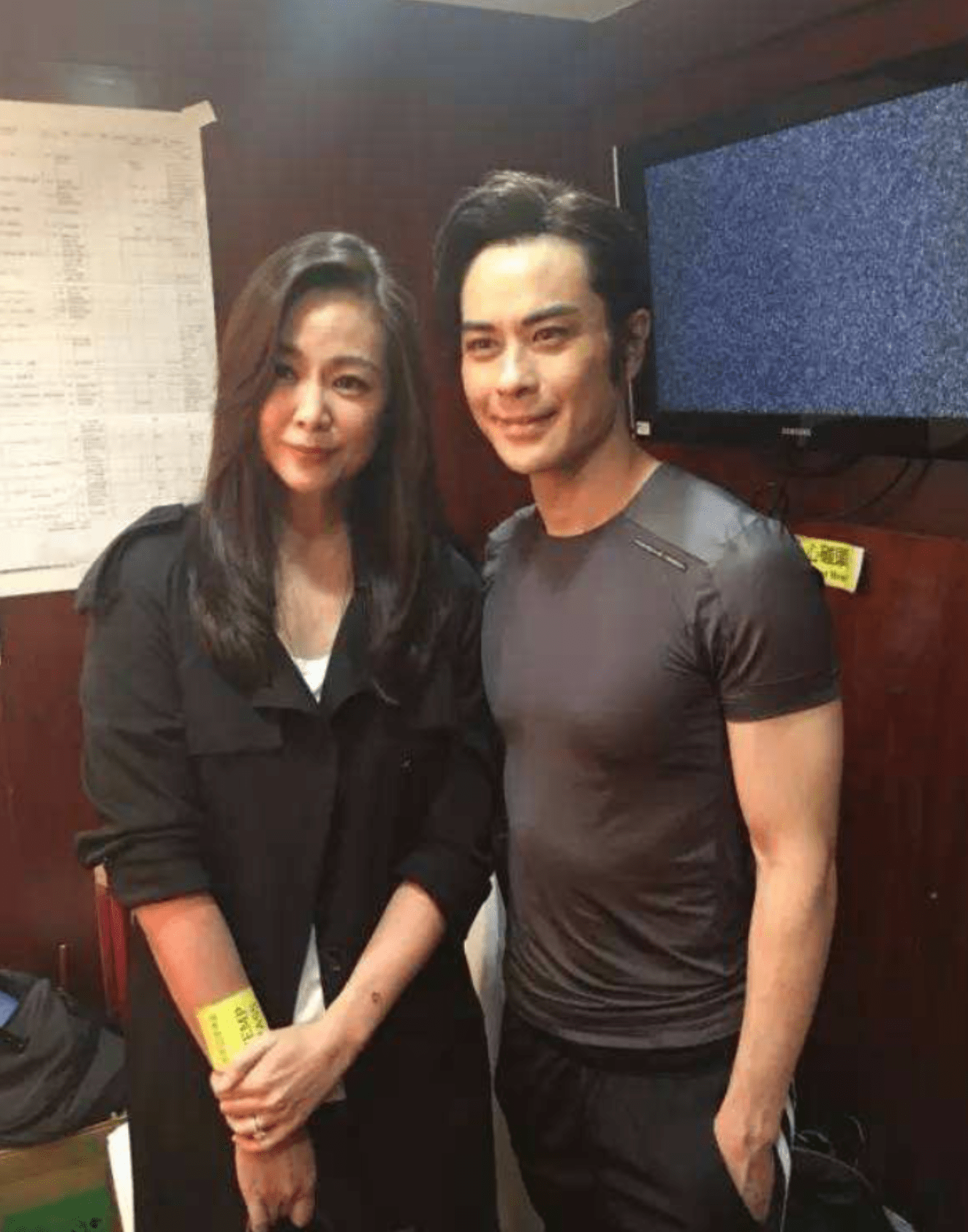 原创王馨平低调庆祝53岁生日晒与富商丈夫温馨合照结婚20年无子女