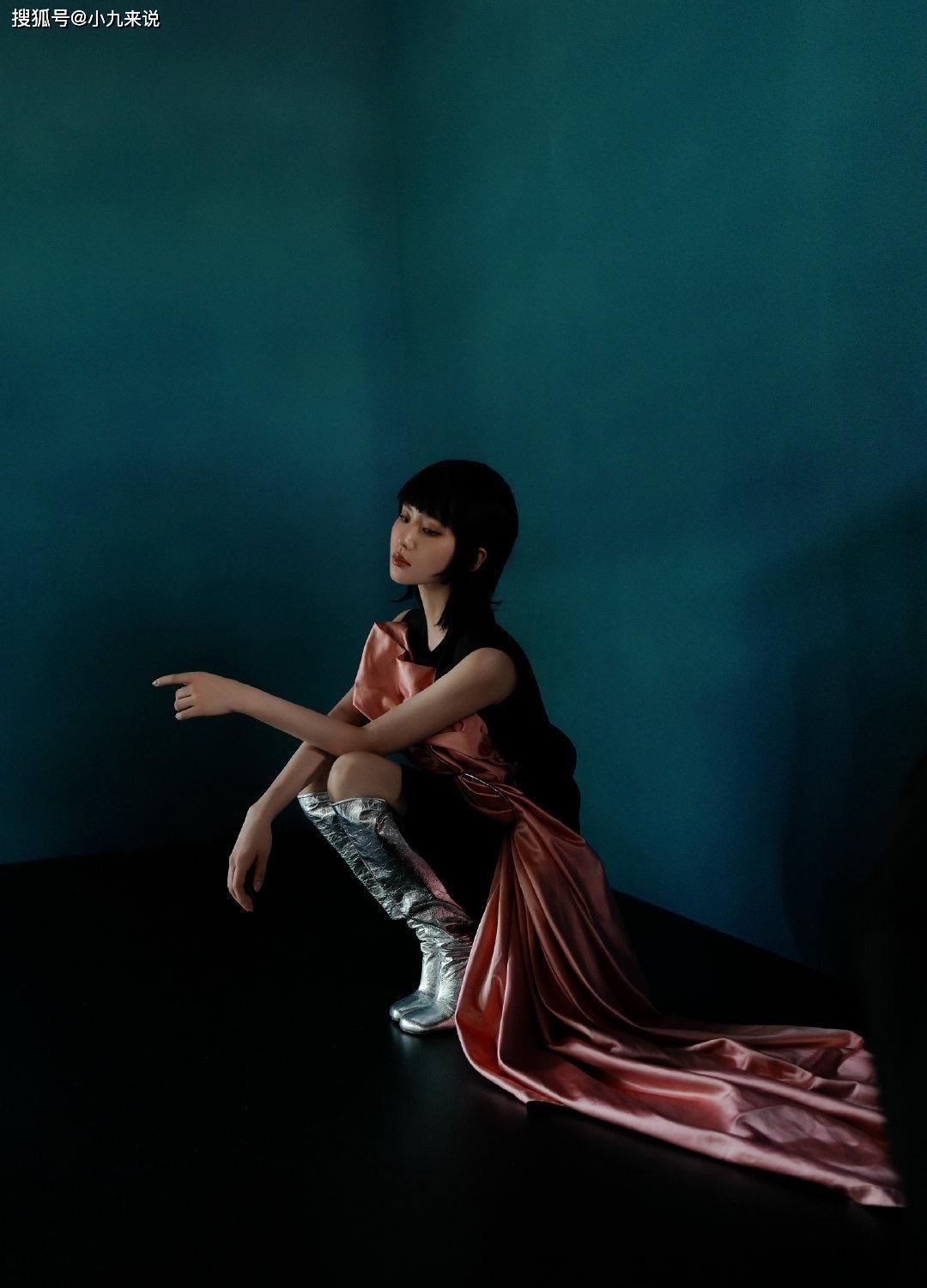 黑色|刘诗诗短发齐刘海造型，美女真是什么风格都能驾驭，太养眼了