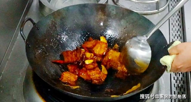 做法|猪肉最近大降价,大厨教你简单的做法,吃起来比红烧肉还解馋