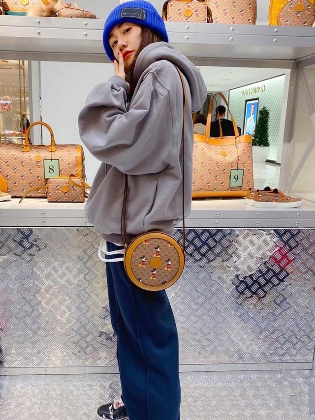 设计|辣妈刘芸穿衣风格百变，活动现场化身时尚女王，私下穿搭也超赞