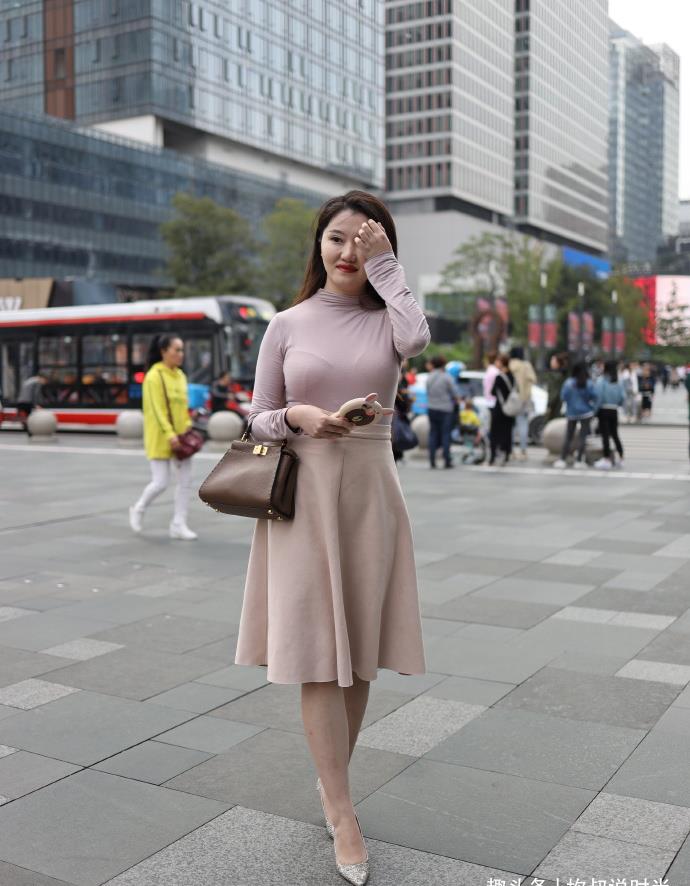 魅力|穿裙子要选风格高级的，配上修身的剪裁，让气质轻松变得靓丽大方