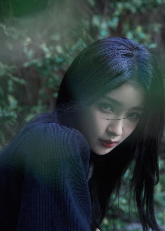 孙怡|孙怡也太大胆了吧，和妈妈一起出席活动，穿短裙还敢“剪掉一块”
