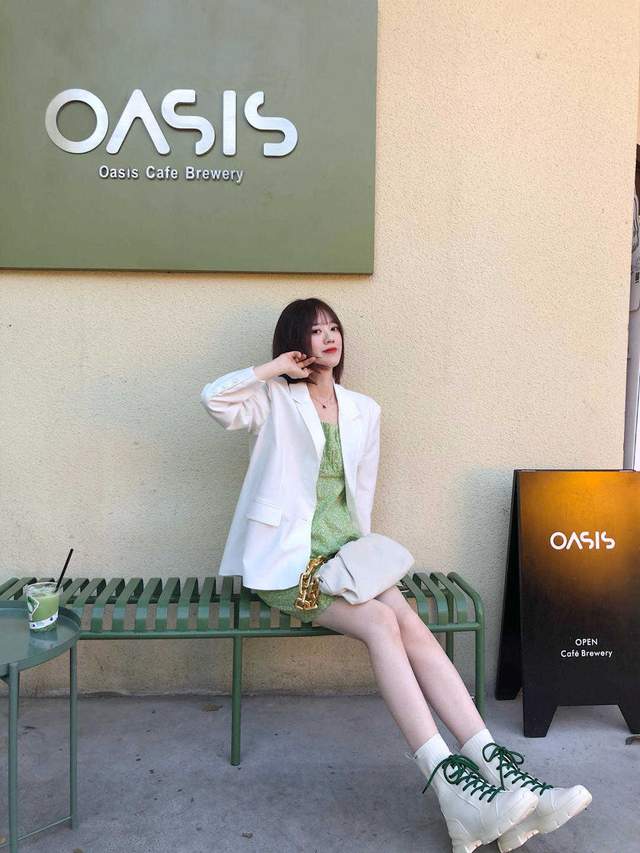 显得|气质女神衣橱里必备的衣服款式，西服和连衣裙，不光百搭还高级