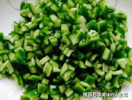 食材|清晨一份蛋炒饭，食材丰富营养美味，完美早餐首选，元气满满