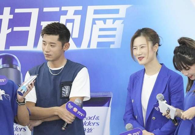 西装|大满贯同框!丁宁变美艳女白领五官好精致,181张继科爱穿内增高