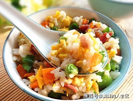 食材|清晨一份蛋炒饭，食材丰富营养美味，完美早餐首选，元气满满