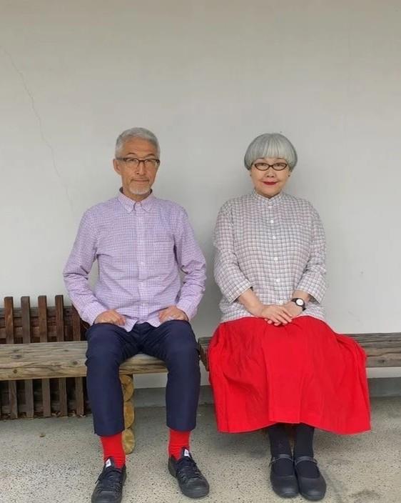 元素|日本白发老夫妇靠“情侣装”走红，简单舒适又美好，这才叫优雅