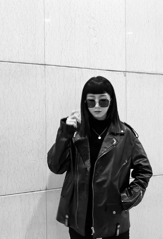 黑色|孟美岐穿搭未免太“野”，难怪招人批，这打扮谁招架得住？