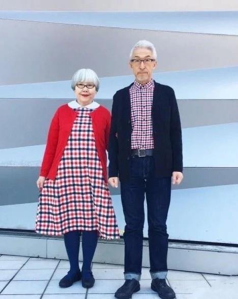元素|日本白发老夫妇靠“情侣装”走红，简单舒适又美好，这才叫优雅