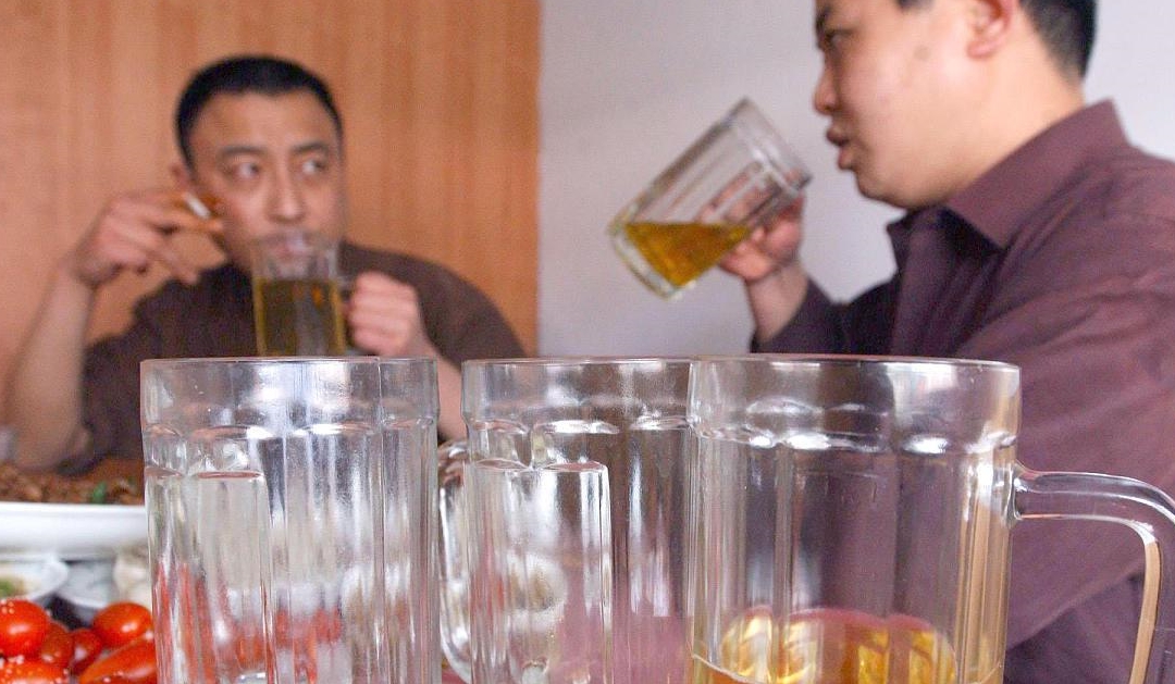 喝多少酒不能运动 9e2bf135c3ad4b54bf0a90091a4f8981.jpeg