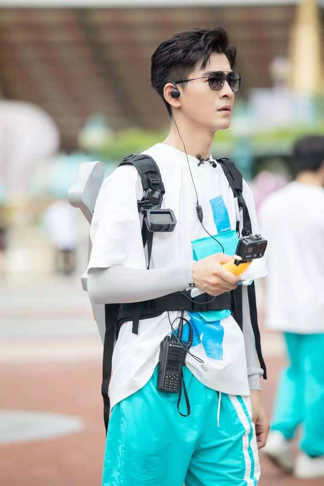 发型|43岁乔振宇18岁旧照同现在差别不大，男神太自律