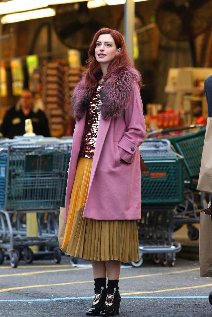 仙女|安妮.海瑟薇是仙女吗？36岁的年纪轻松驾驭粉色，满满的少女感！