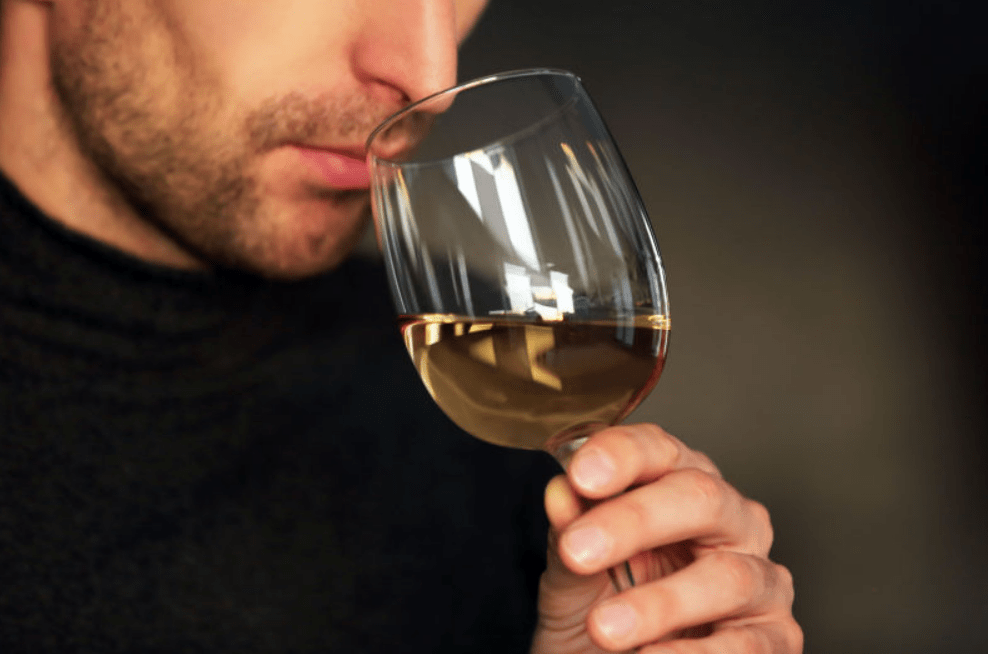 知识科普|LivingWines硬核科普丨葡萄酒里闻到这个味道,它是坏了吗?