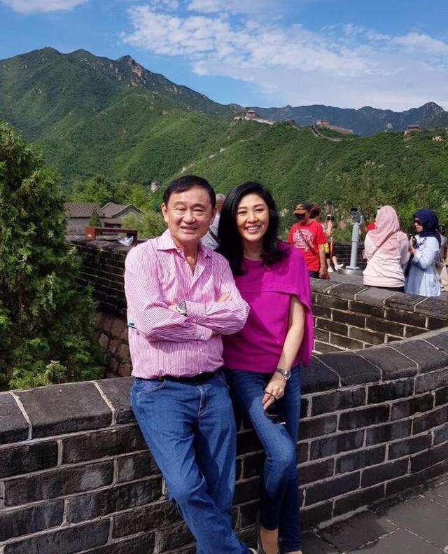 曲线|英拉晒健身照，53岁穿一身黑秀出优美曲线，气质状态令人羡慕